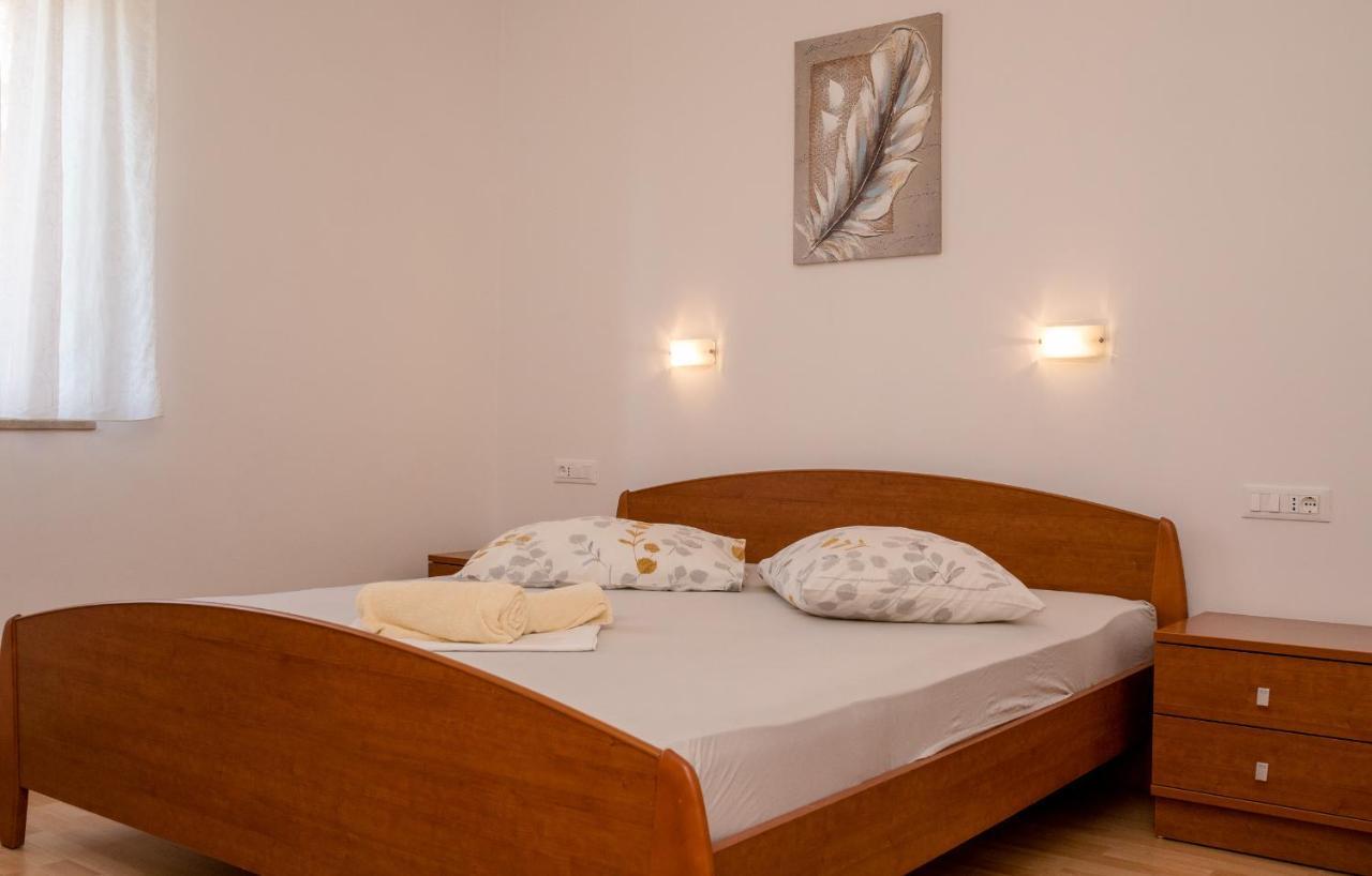 Apartments Silvana In Kampor المظهر الخارجي الصورة