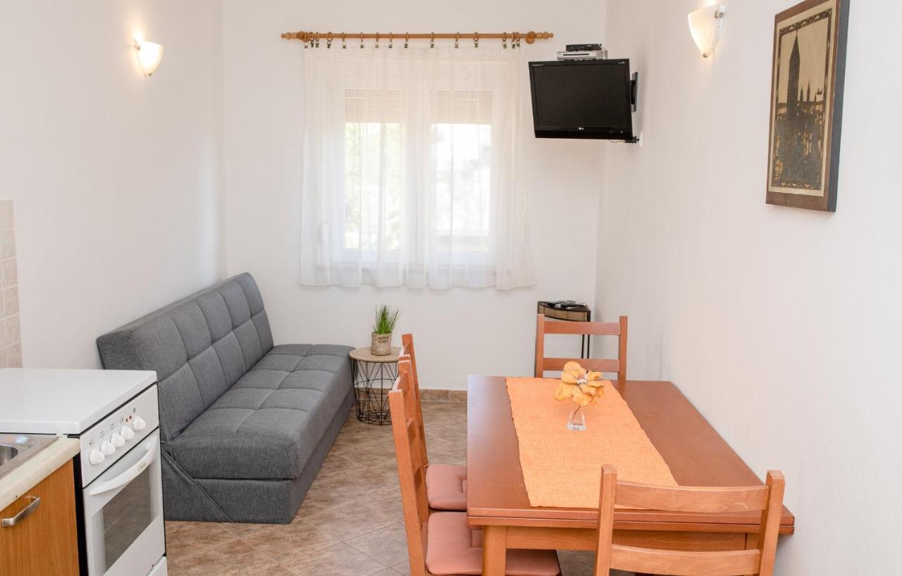 Apartments Silvana In Kampor المظهر الخارجي الصورة