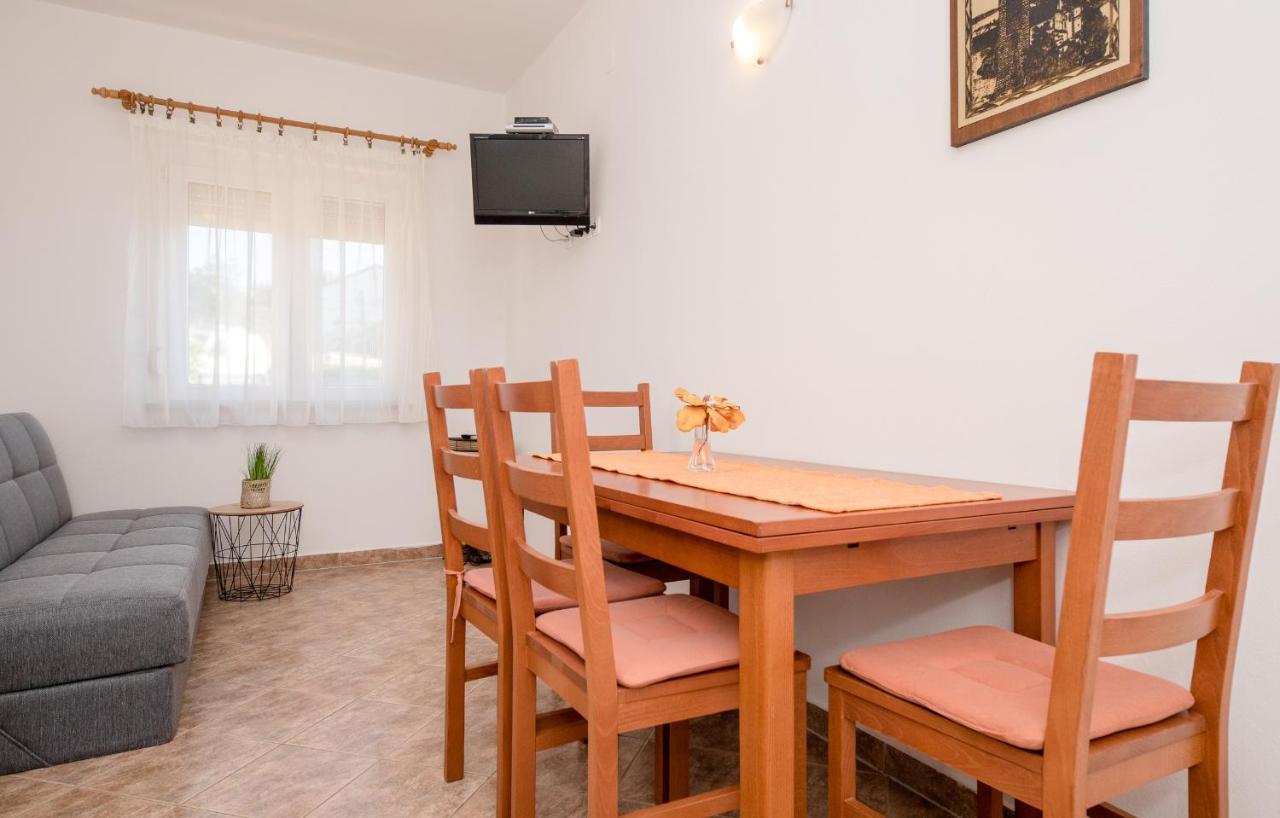 Apartments Silvana In Kampor المظهر الخارجي الصورة