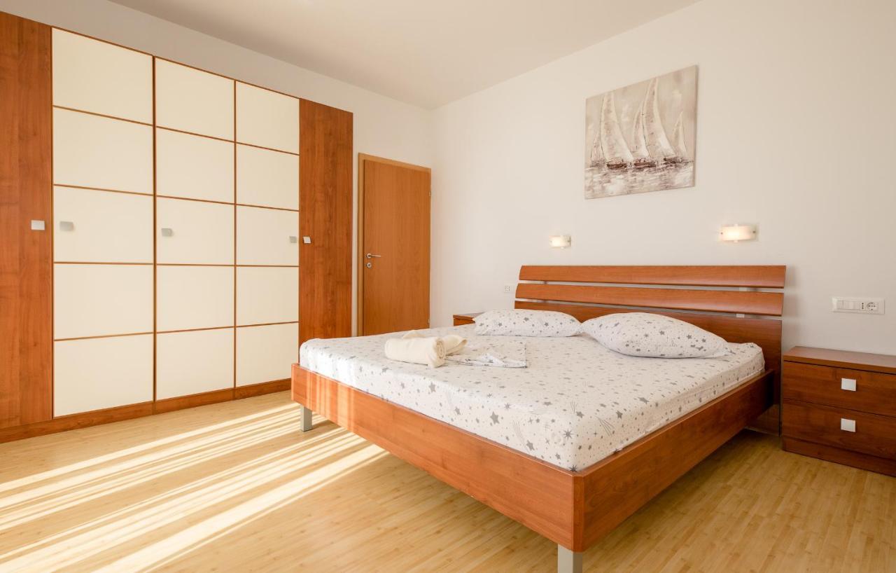 Apartments Silvana In Kampor المظهر الخارجي الصورة